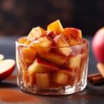 La compote de pommes à la cannelle : un dessert savoureux et réconfortant